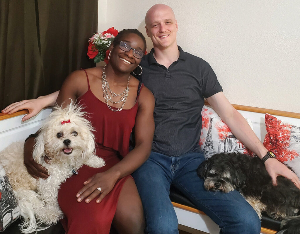 v27i7 tamyra jacob and dogs