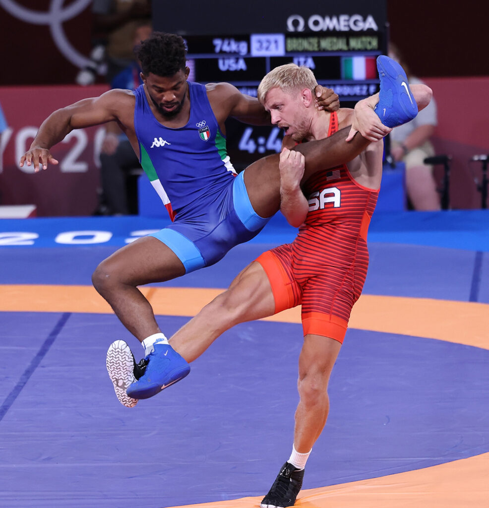 kyle dake over chamizo