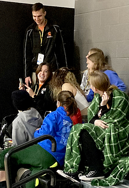 v28i5 hatcher talking to girls