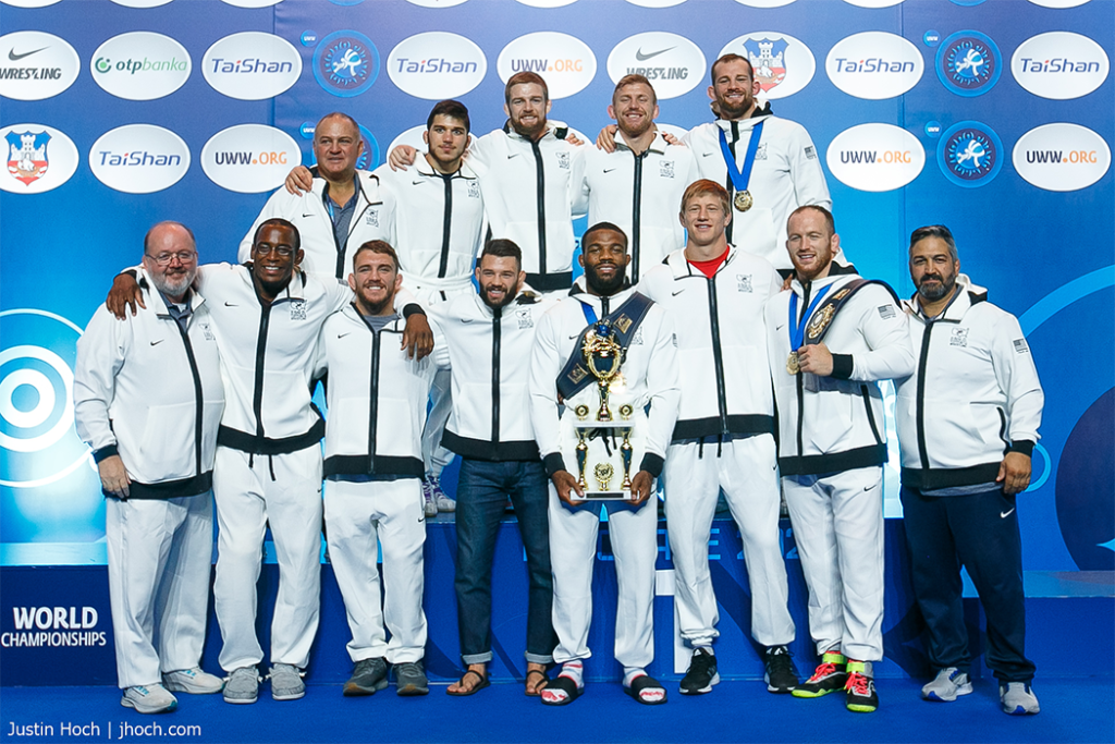 mens fs team at 2022 worlds with team trophy
