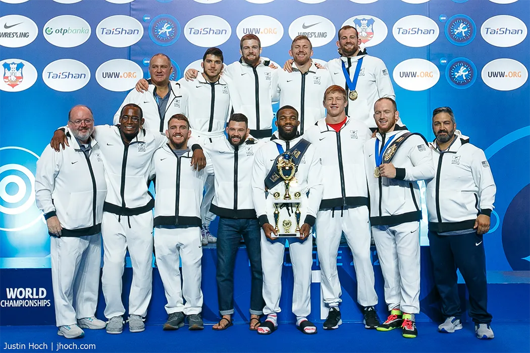 mens fs team at 2022 worlds with team trophy