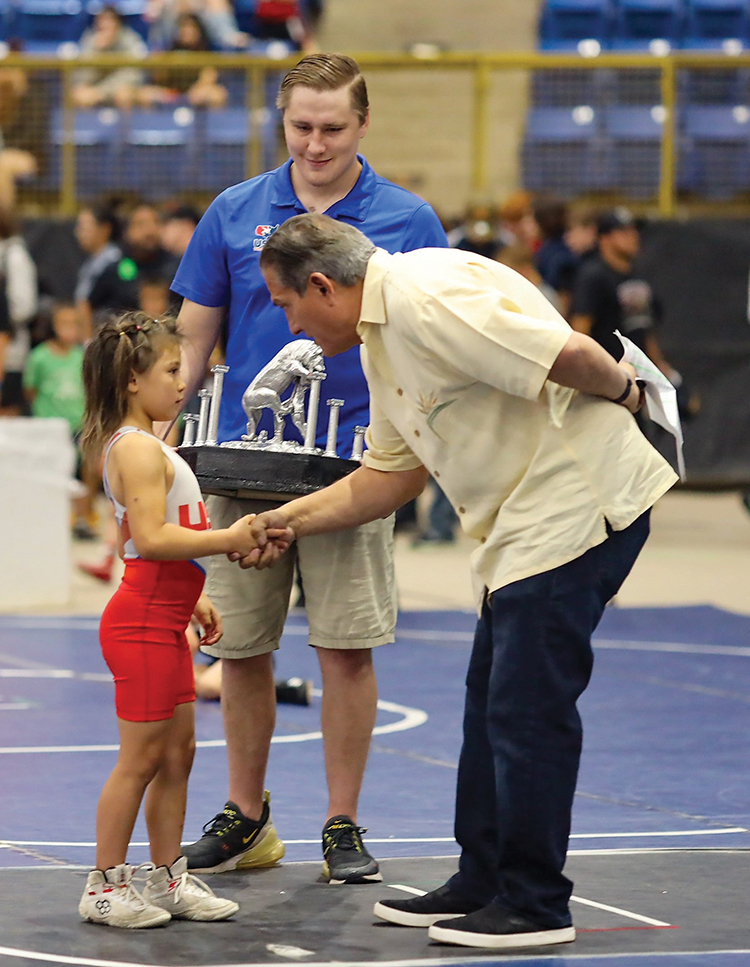 v28i12 RMN CEO Ed Gutiterrez congratulates Herra Fisher WA & Dad-Coach Chris, Triple Crown Award – RMN National Championships 2022 (1)